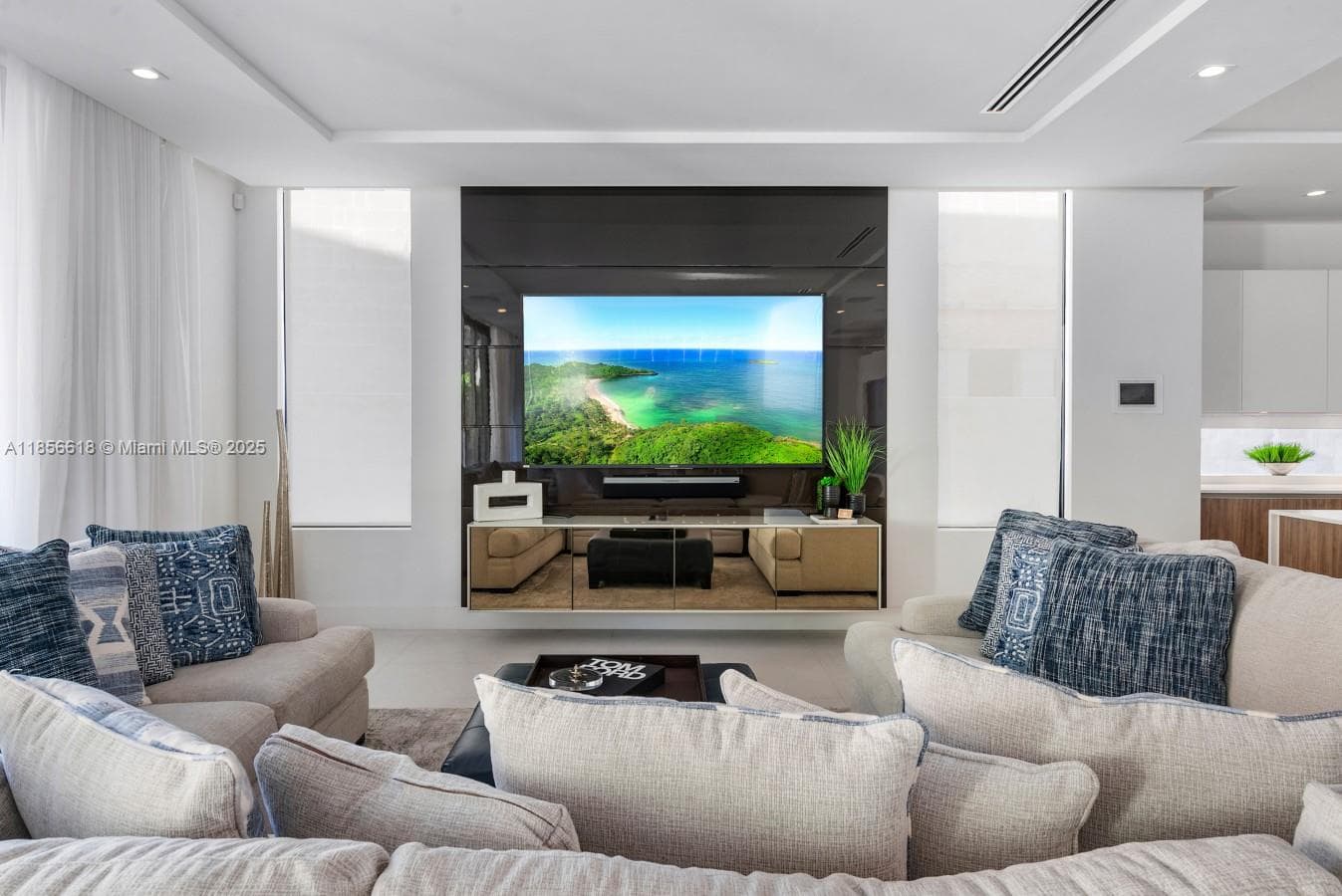 310 11th Ave photo 23