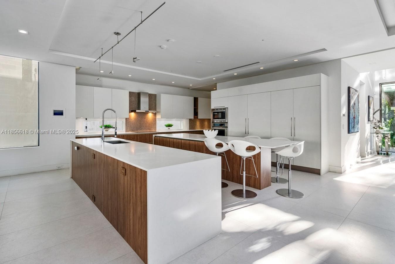 310 11th Ave photo 20