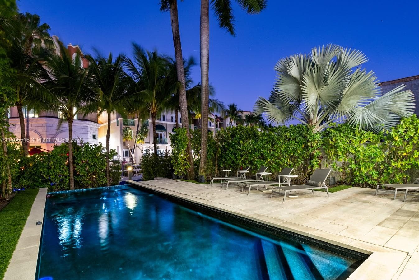 310 11th Ave photo 9