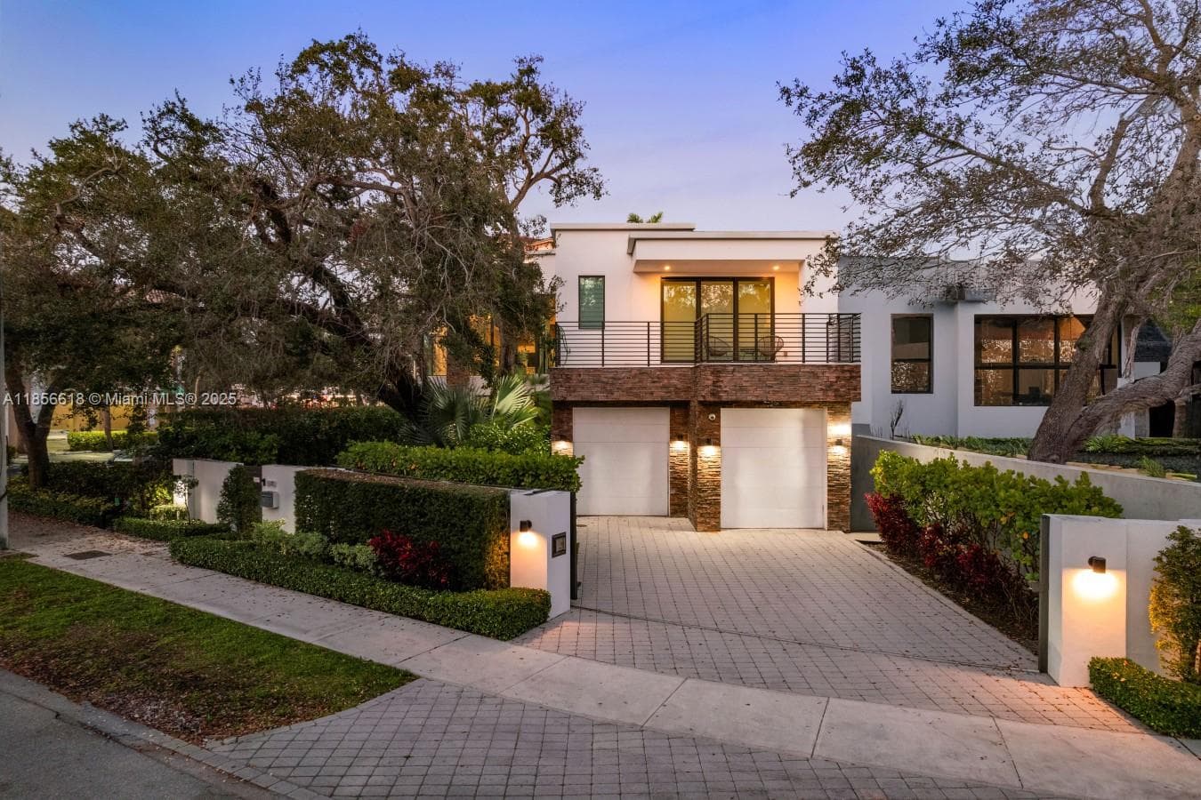 310 11th Ave photo 14