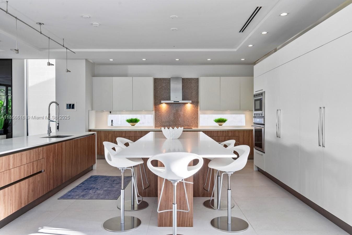 310 11th Ave photo 18