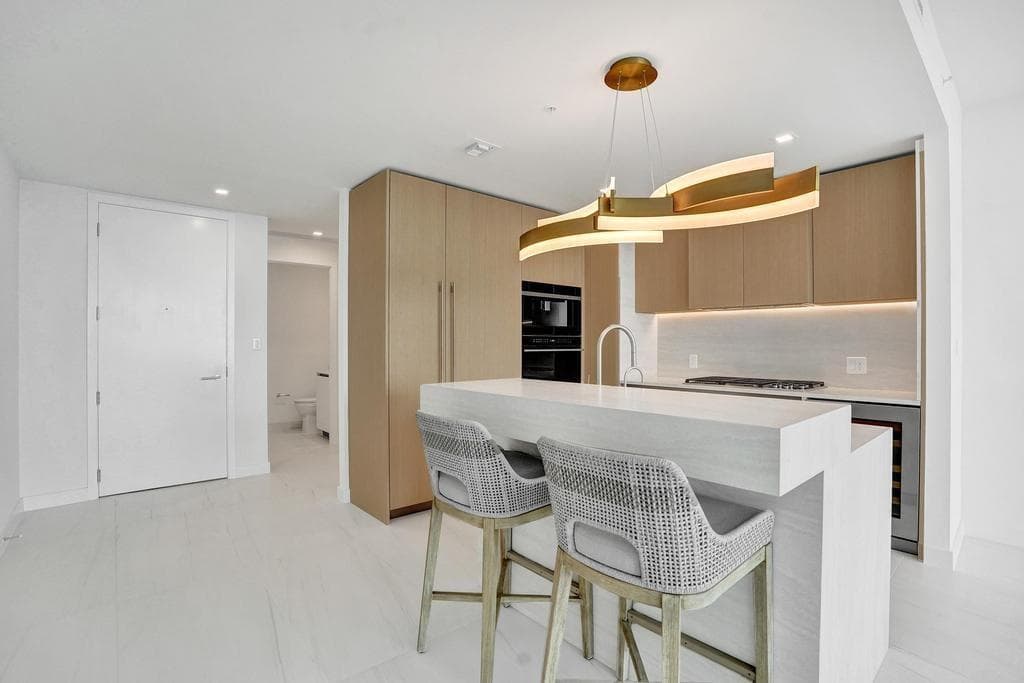 900 N Ocean Boulevard 1405 photo 4