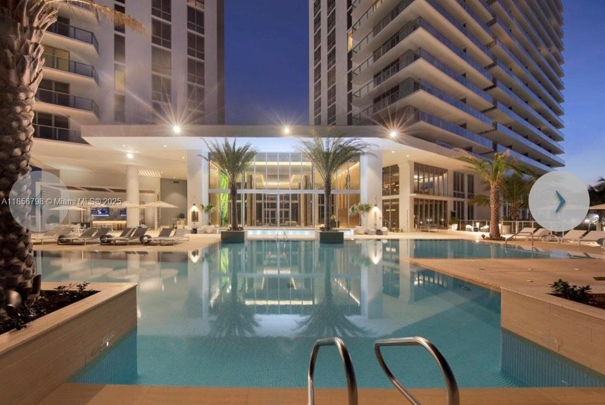 16385 Biscayne Blvd 2720 photo 2