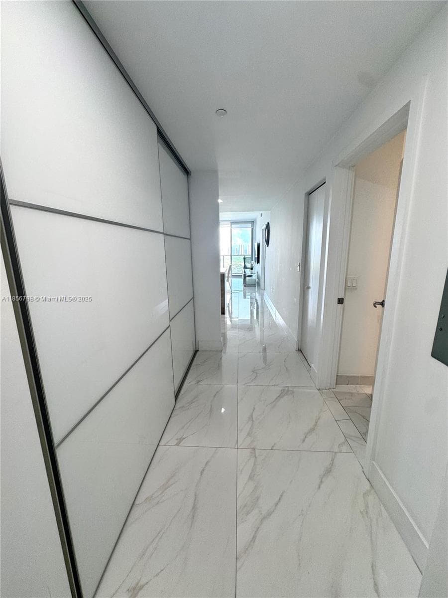 16385 Biscayne Blvd 2720 photo 17