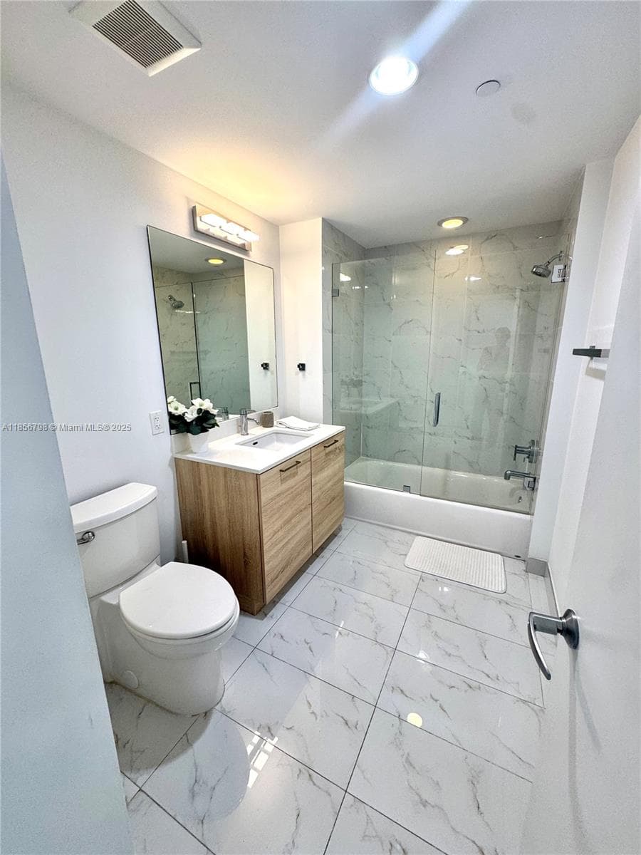 16385 Biscayne Blvd 2720 photo 22