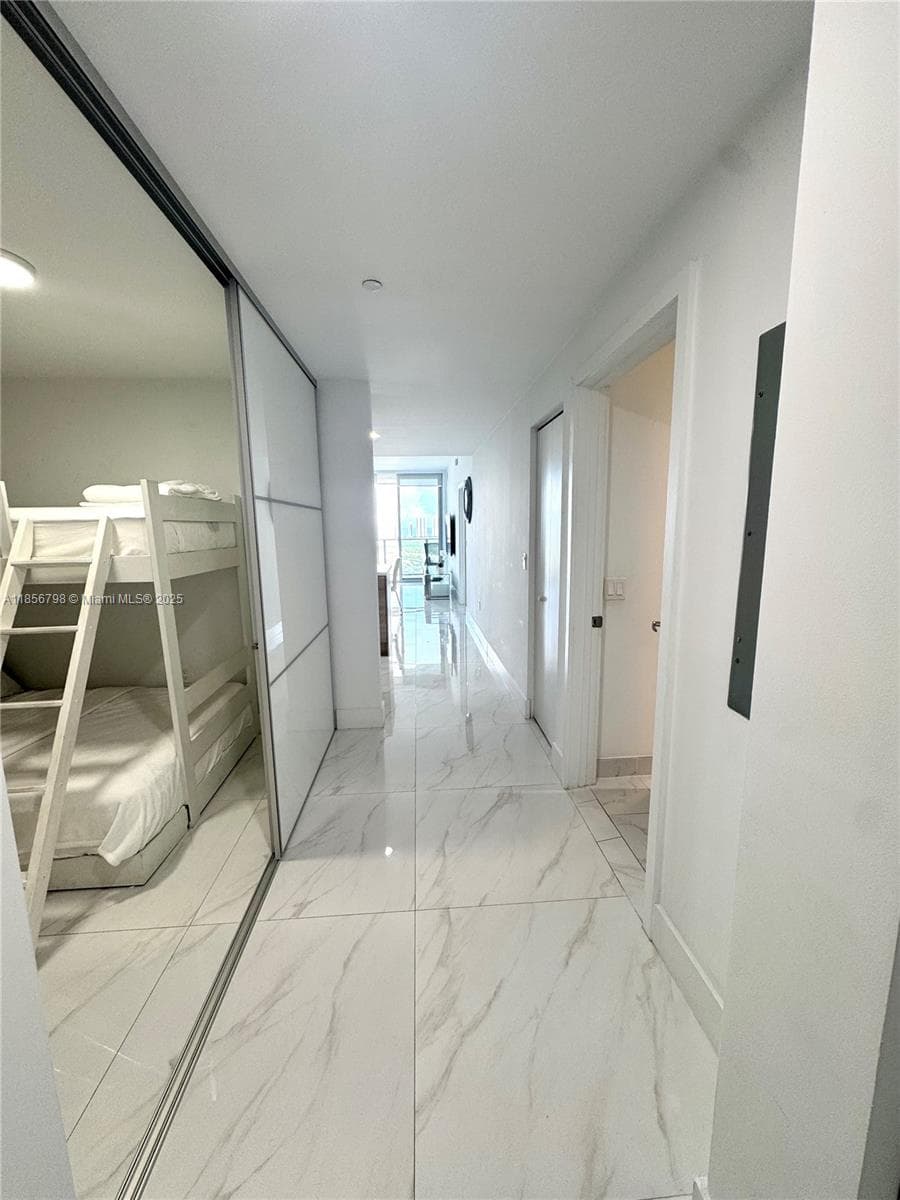 16385 Biscayne Blvd 2720 photo 18