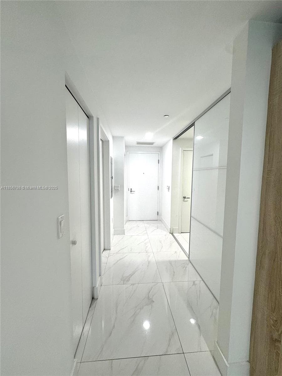 16385 Biscayne Blvd 2720 photo 19