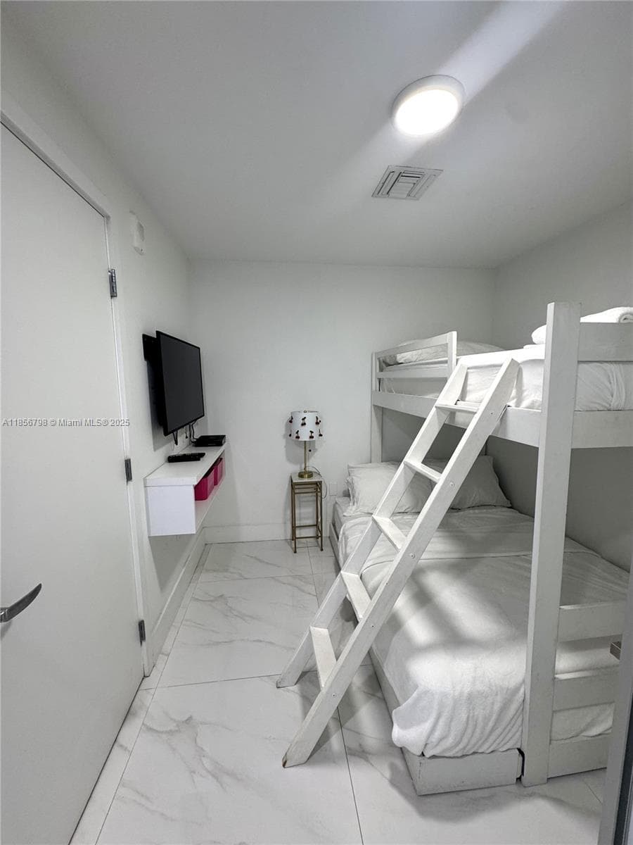 16385 Biscayne Blvd 2720 photo 21