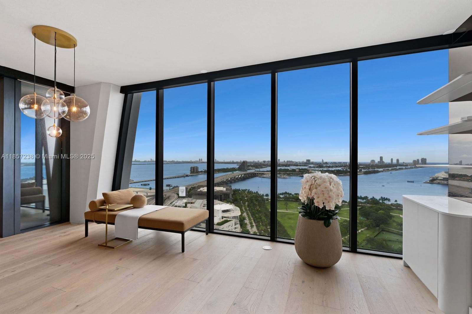 1000 Biscayne Blvd 2402 photo 1