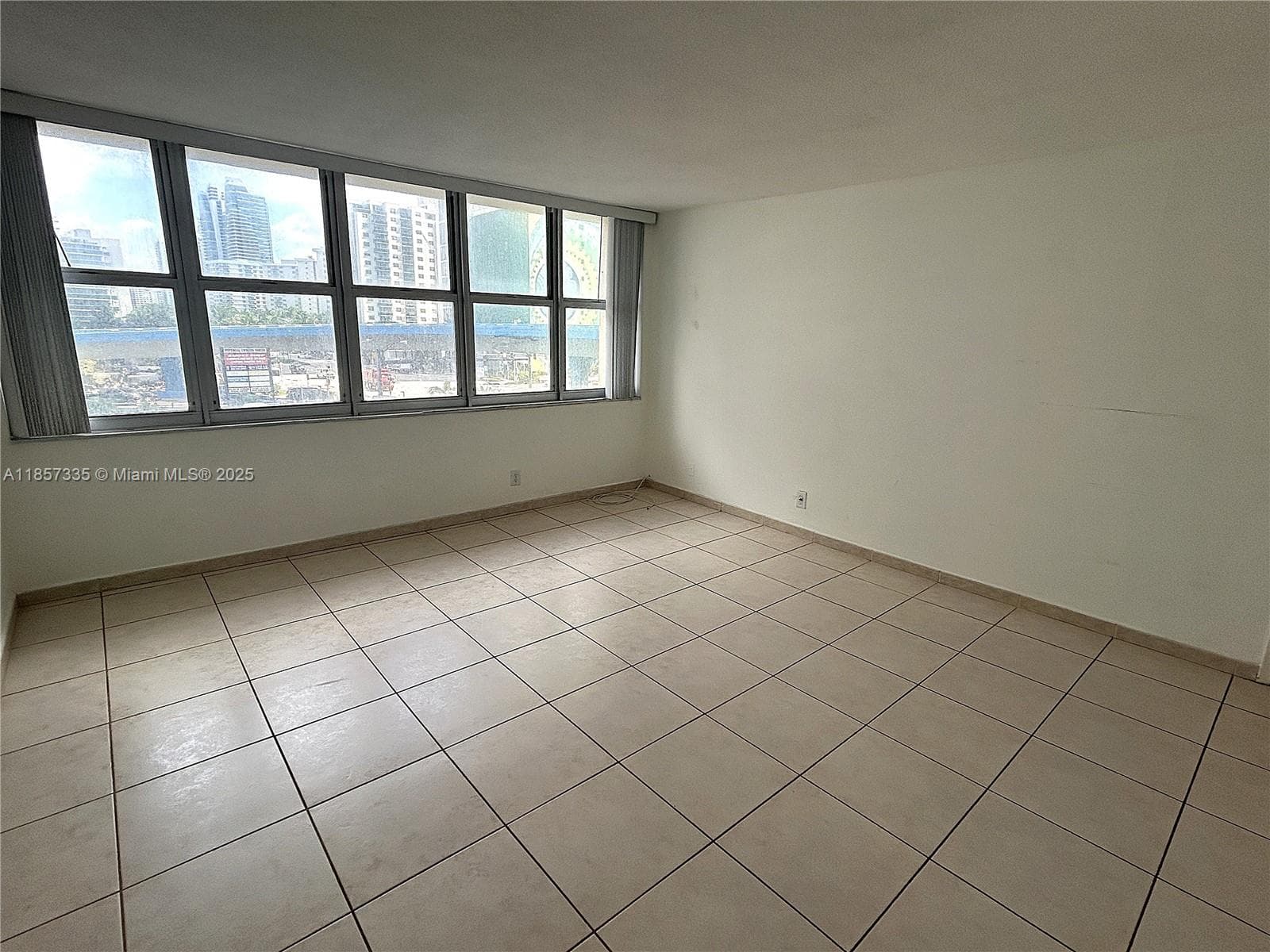 1825 Ocean Dr 401 photo 13