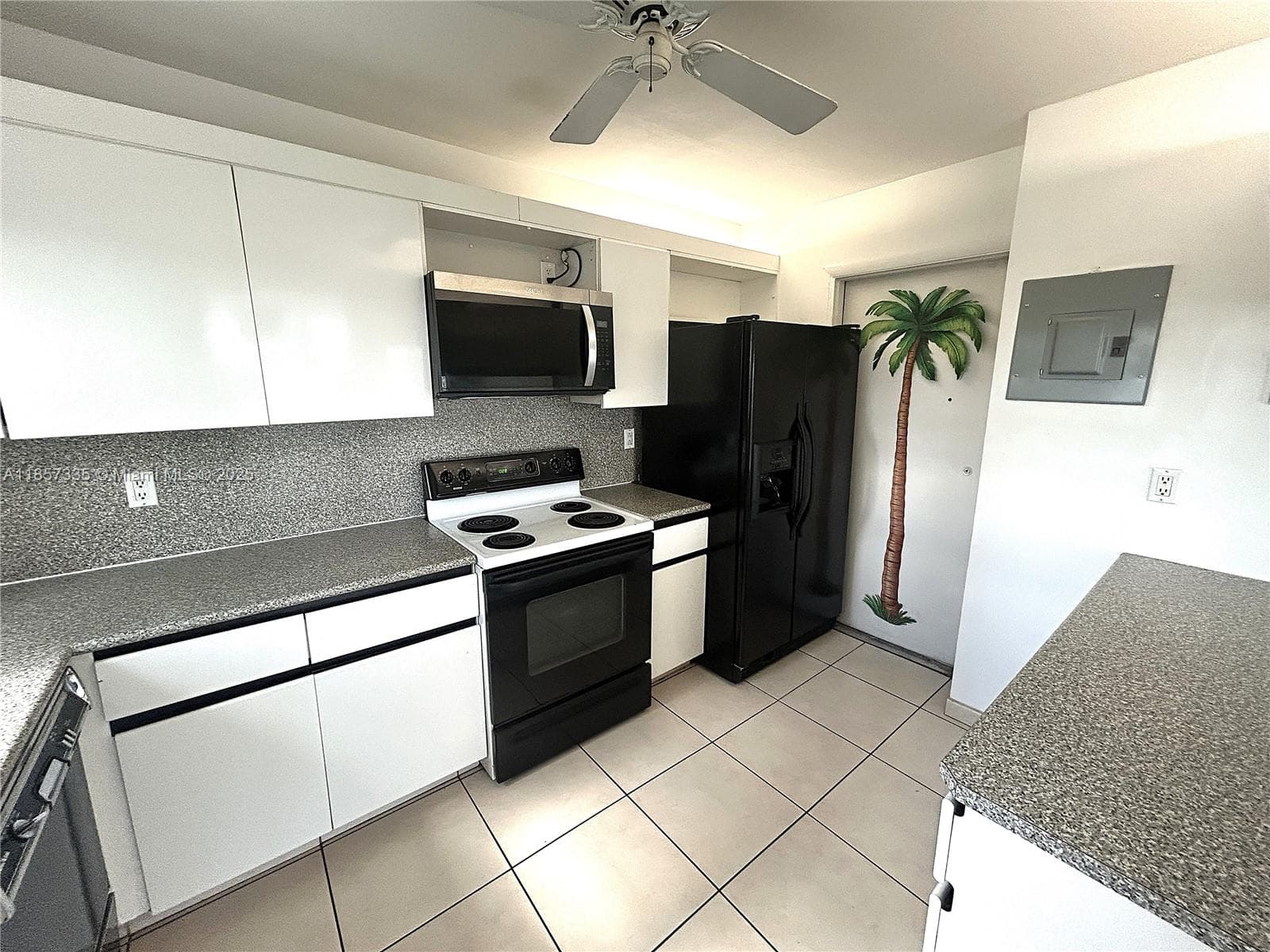 1825 Ocean Dr 401 photo 3
