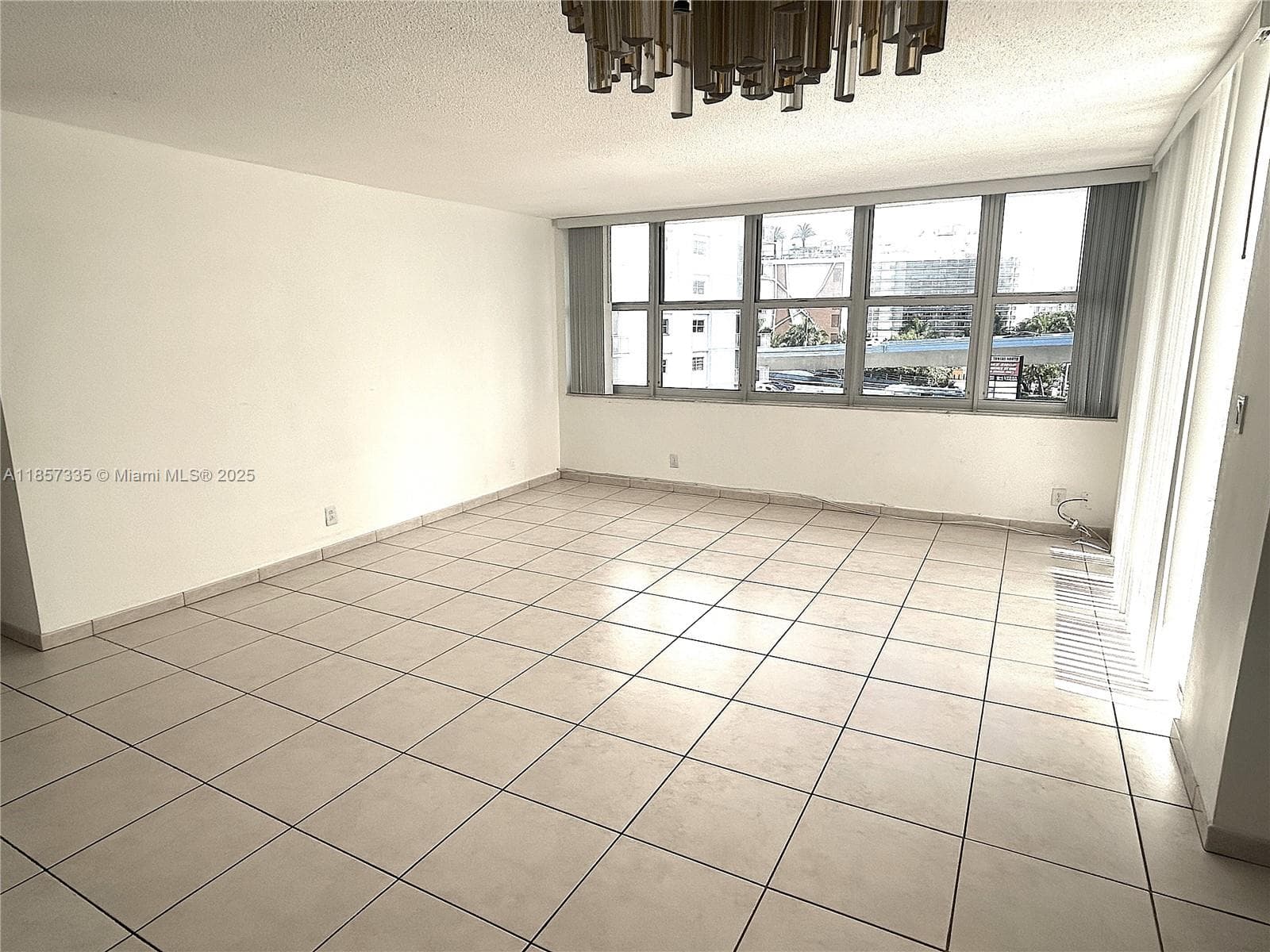1825 Ocean Dr 401 photo 5