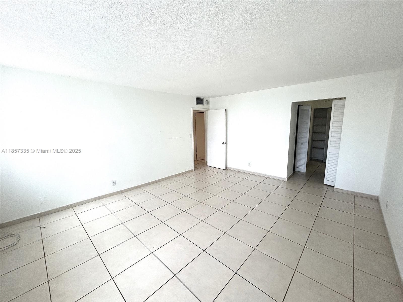1825 Ocean Dr 401 photo 10