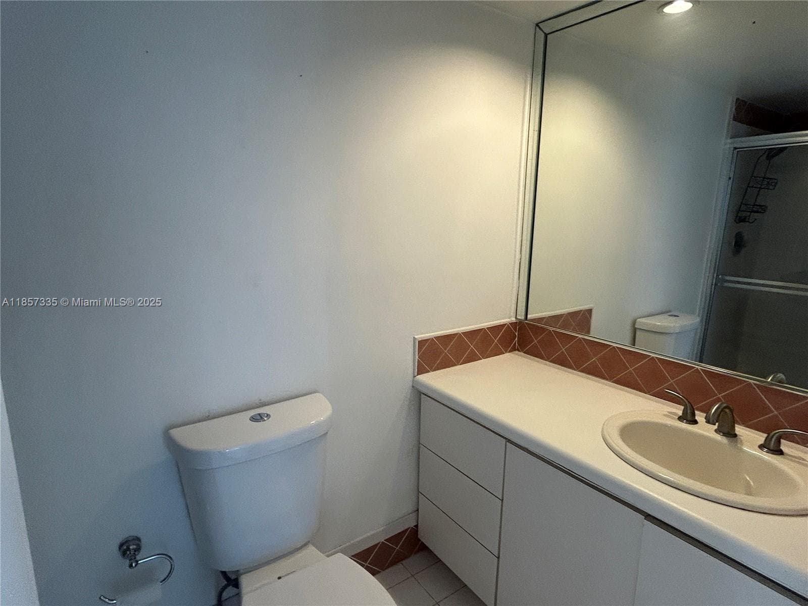1825 Ocean Dr 401 photo 8