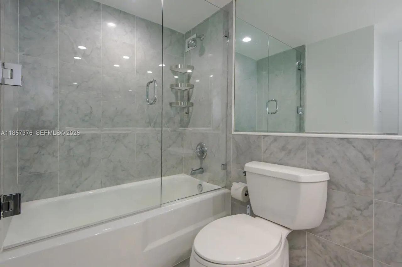 5161 Collins Ave 1104 photo 5