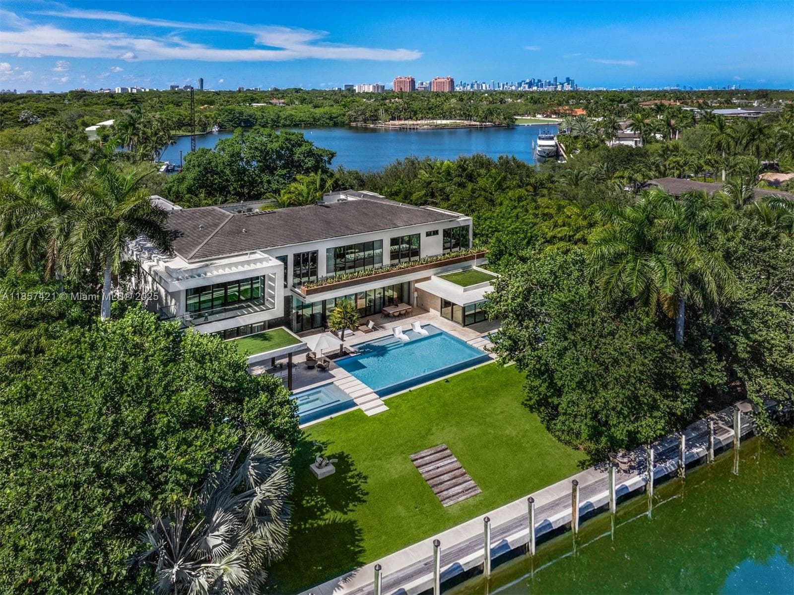 540 Leucadendra Dr photo 1