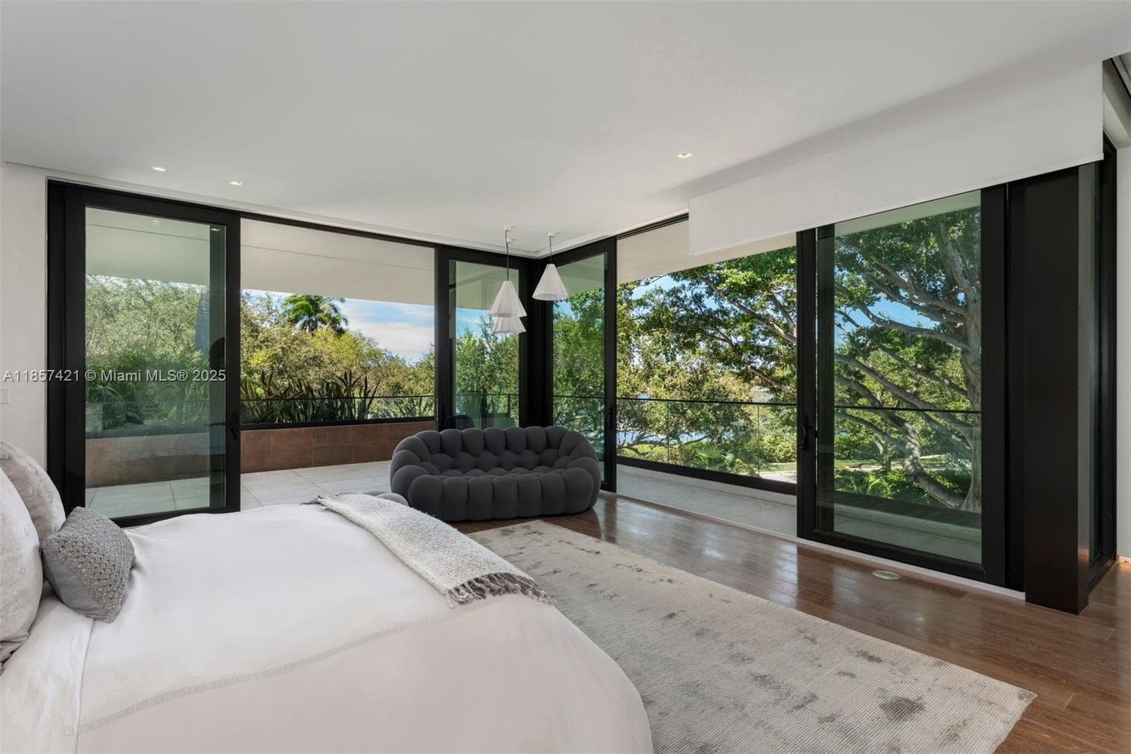 540 Leucadendra Dr photo 10