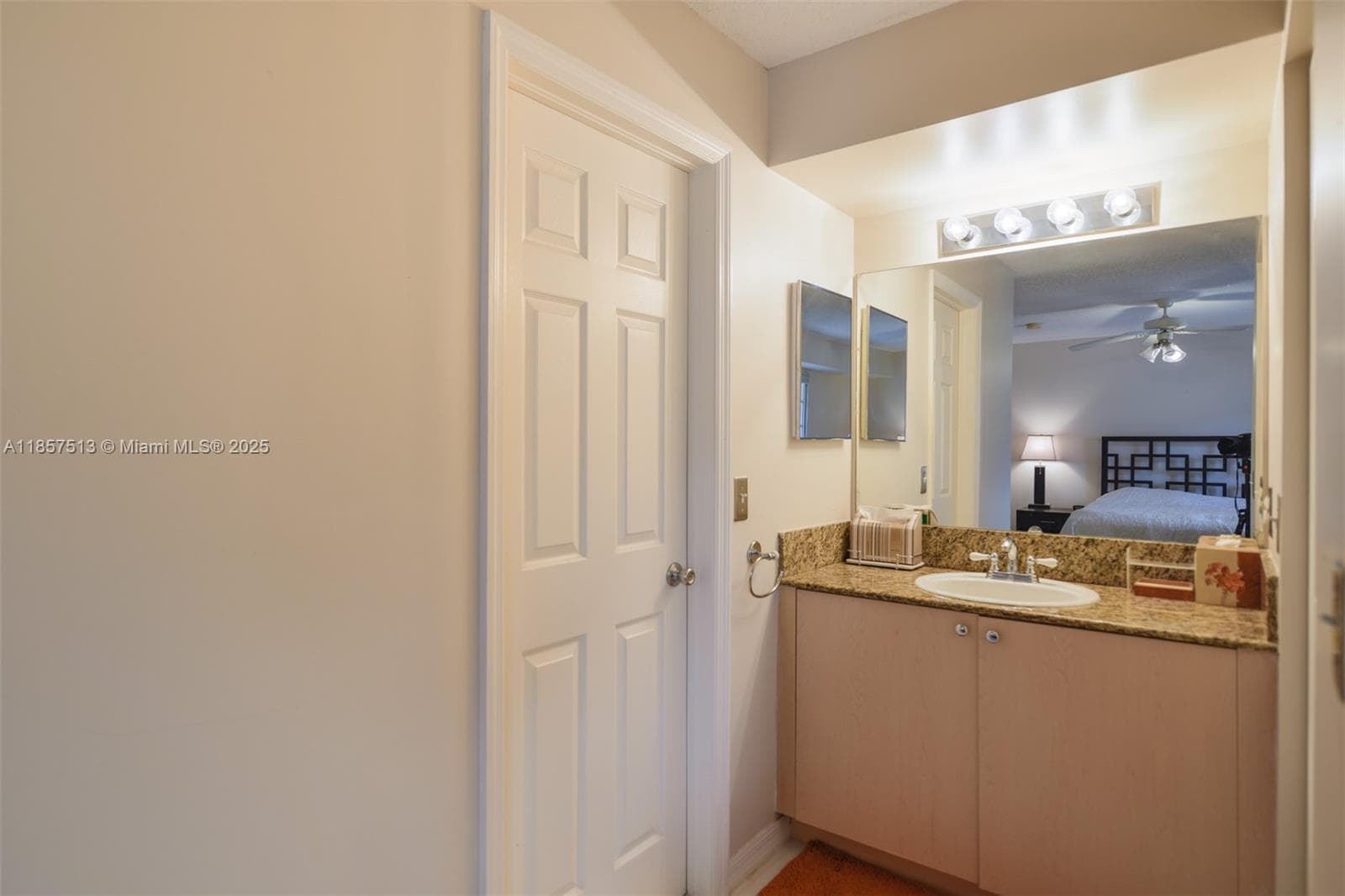 2811 NE 185th St 801 photo 16