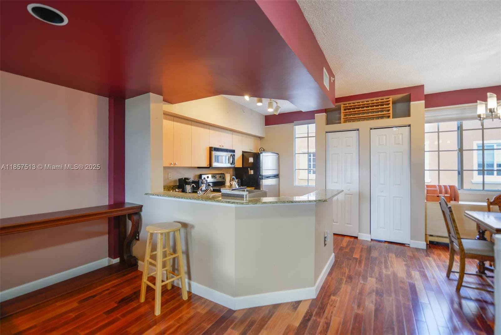 2811 NE 185th St 801 photo 9