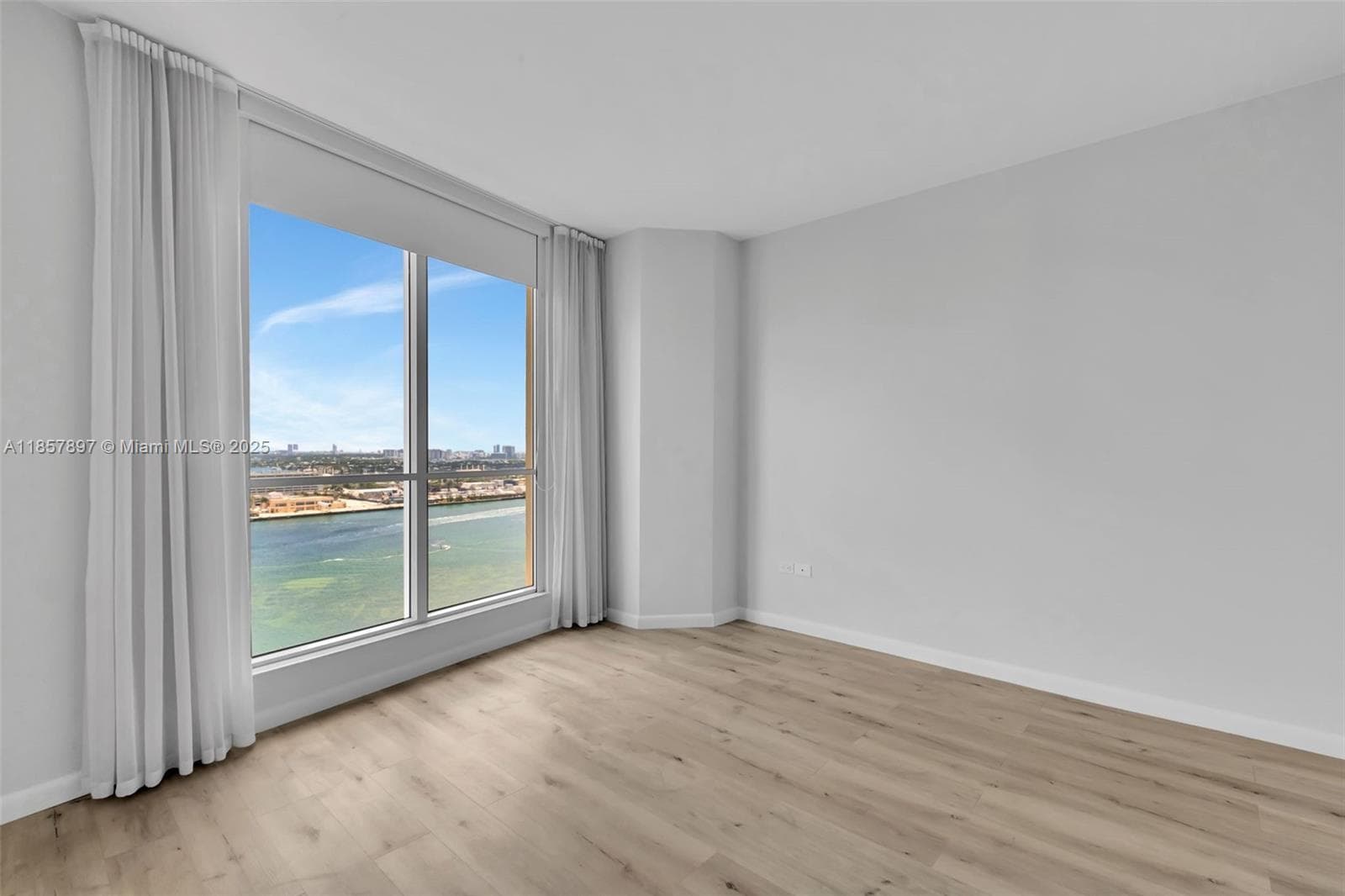 848 Brickell Key Dr 2602 photo 20