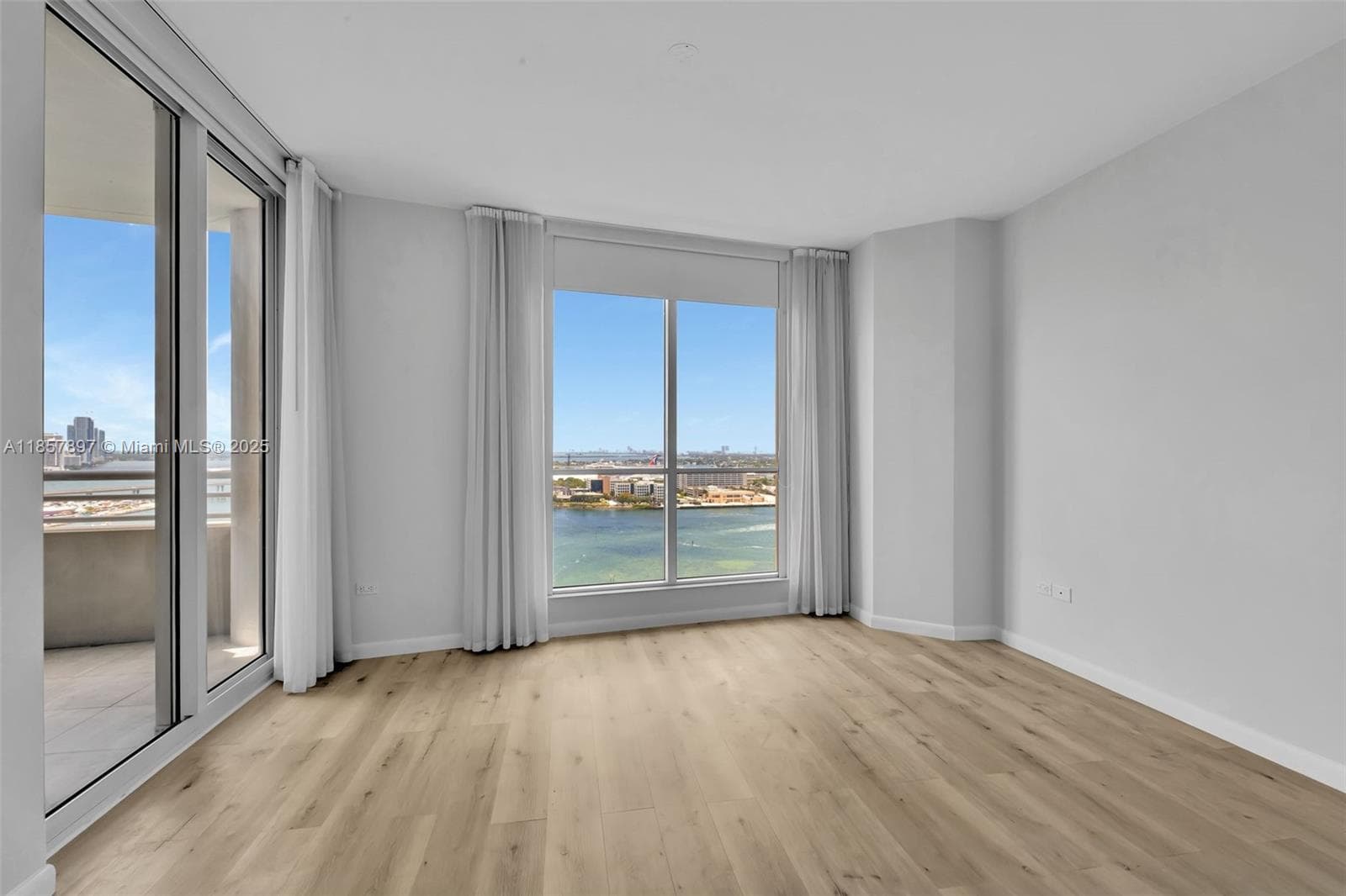 848 Brickell Key Dr 2602 photo 18