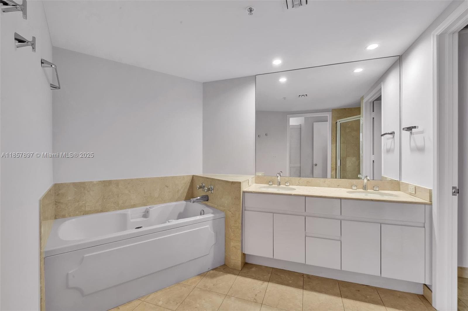 848 Brickell Key Dr 2602 photo 25