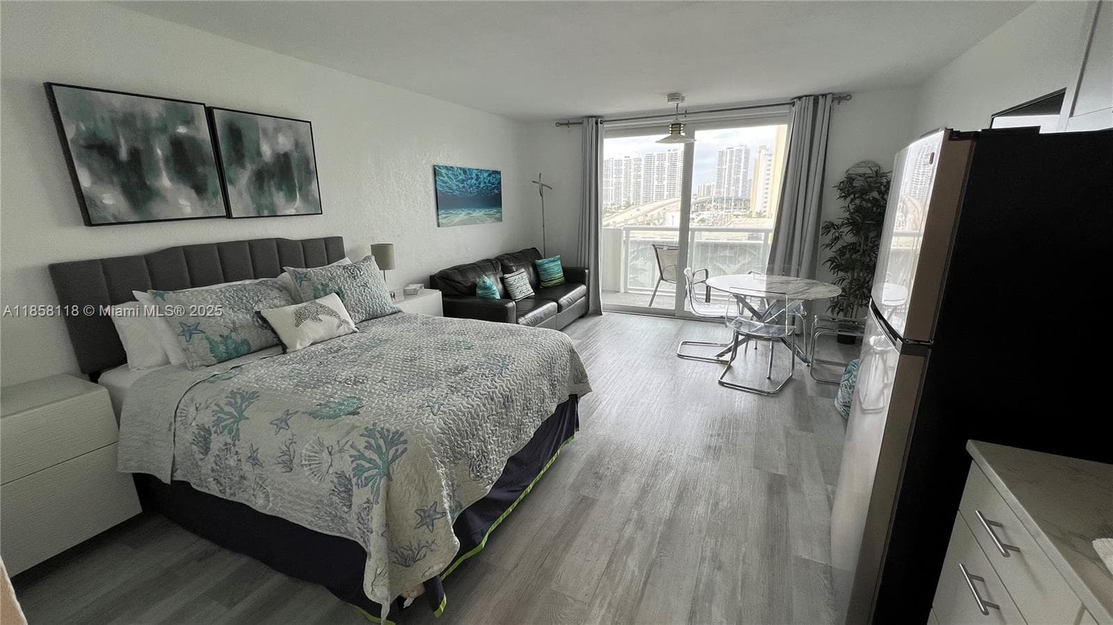 19201 Collins Ave 611 photo 12