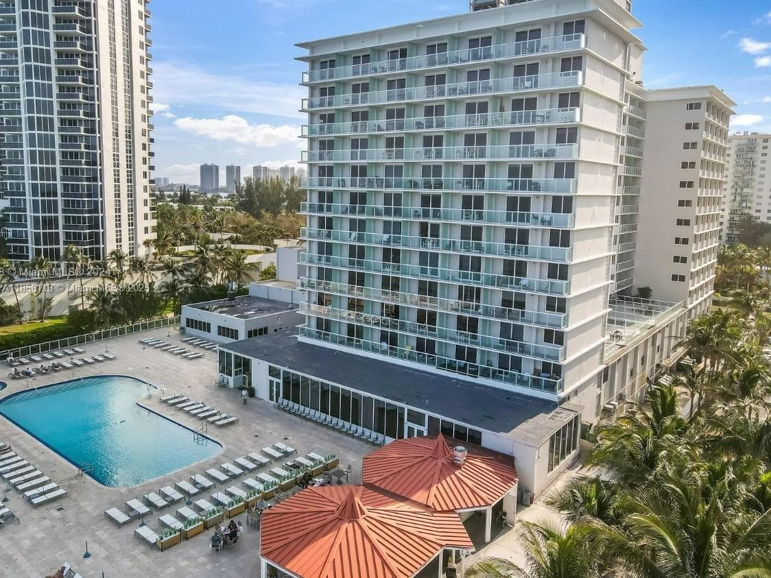 19201 Collins Ave 611 photo 5