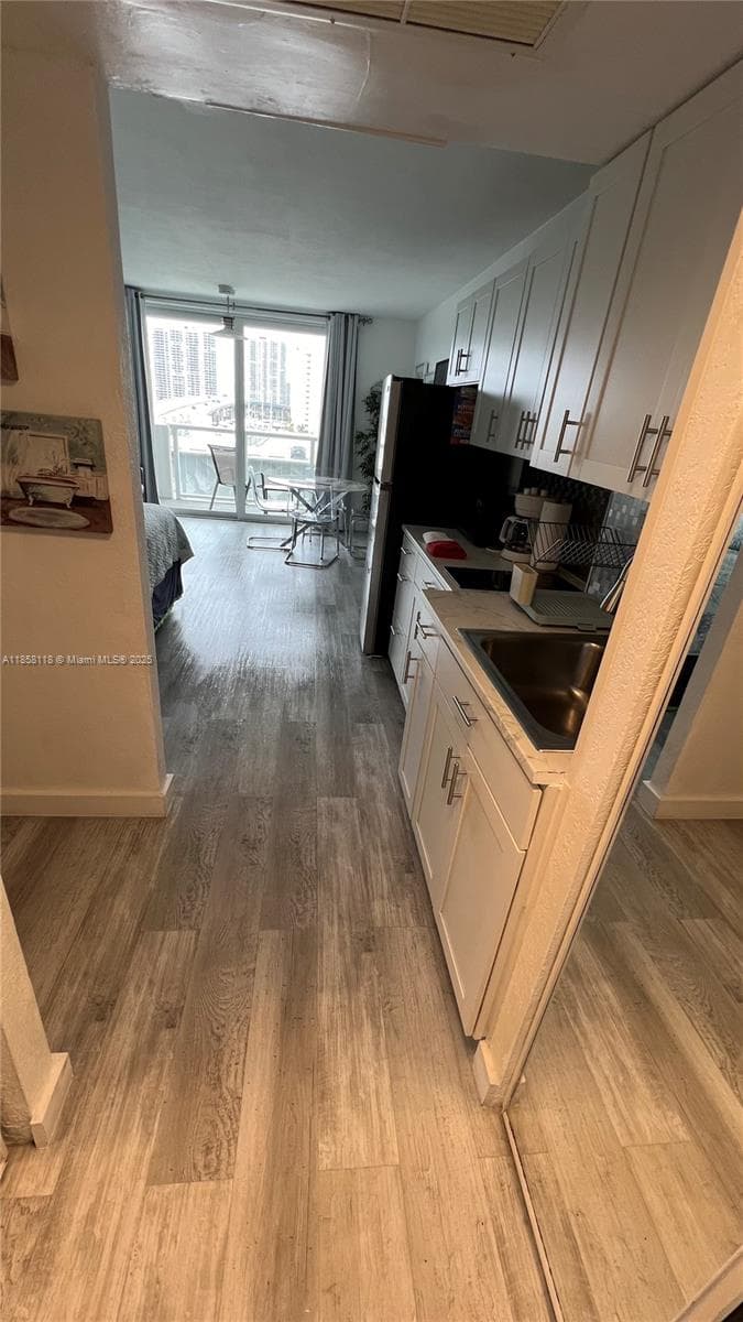 19201 Collins Ave 611 photo 9