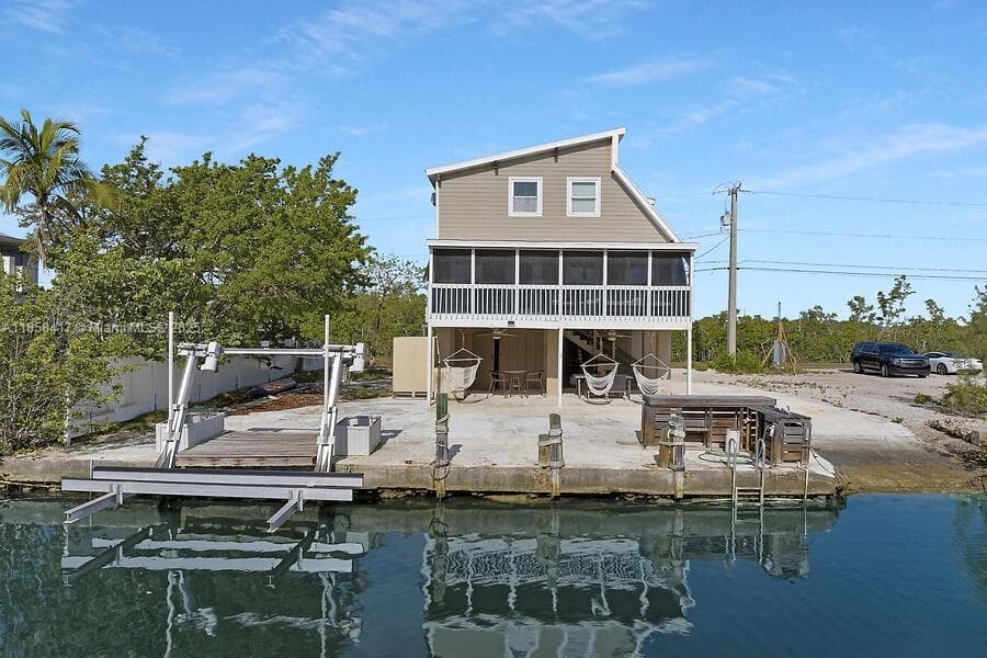 813 Hawksbill Ln photo 1