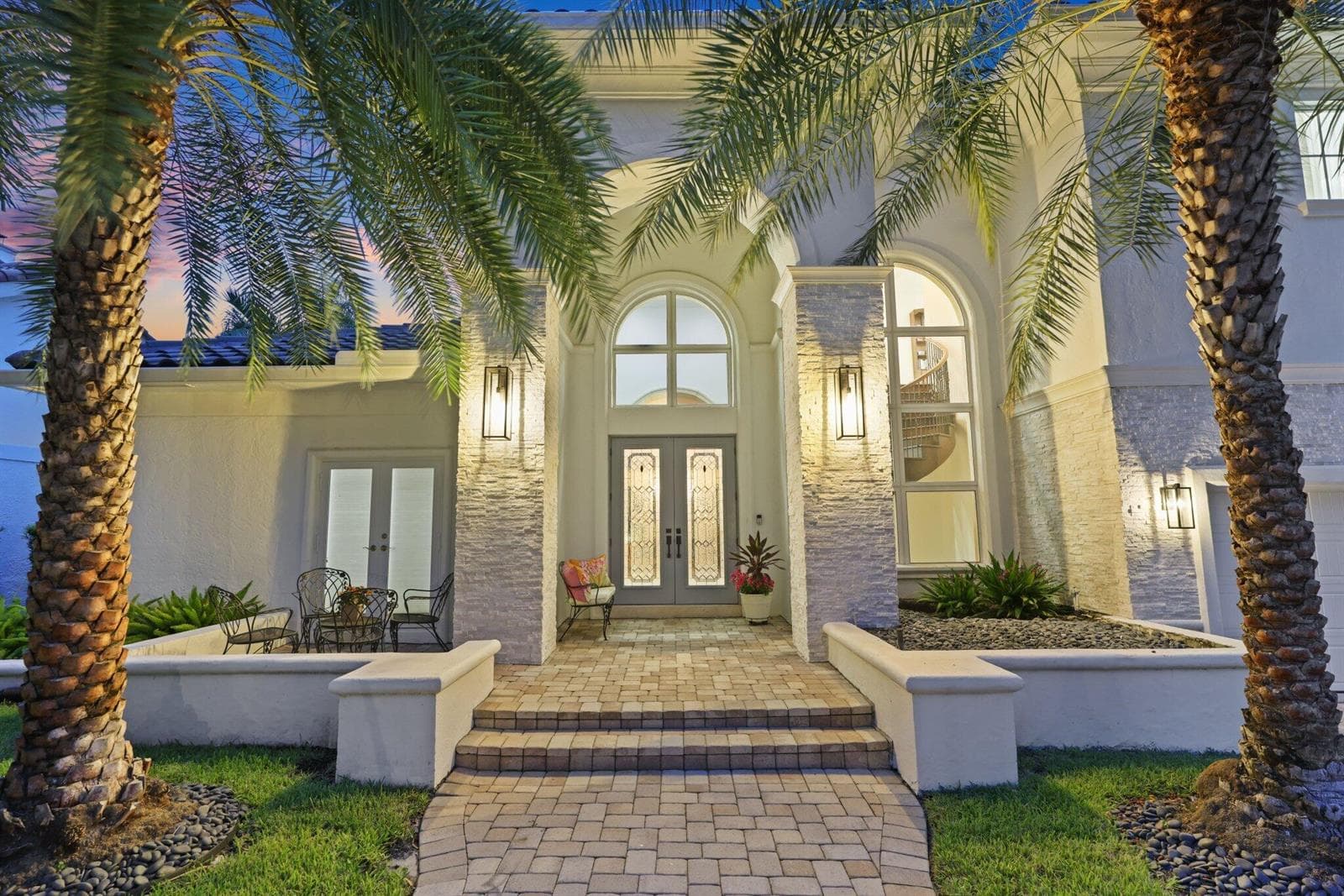 917 Iris Drive photo 2