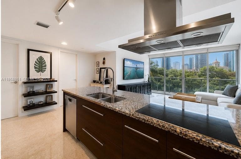 495 Brickell Ave 411 photo 3