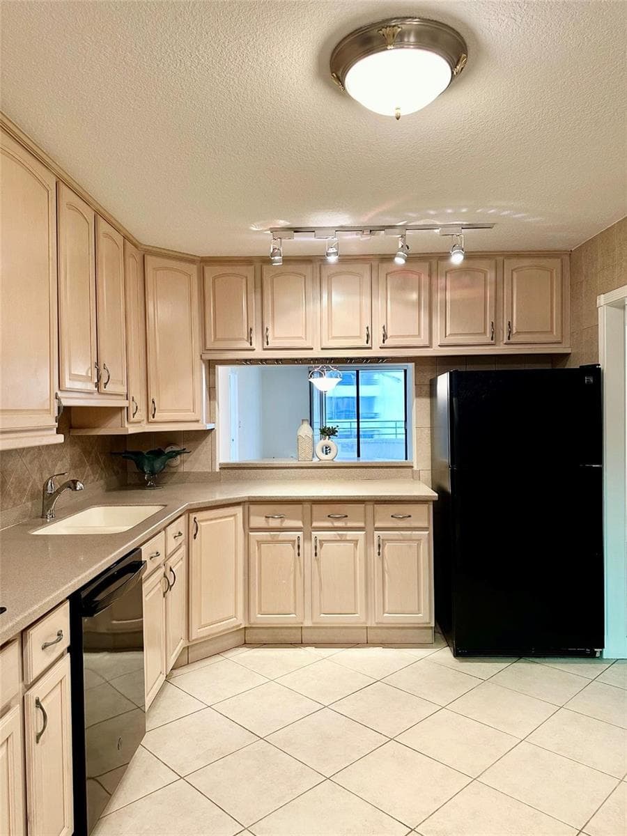 2500 Parkview Drive 814 photo 15