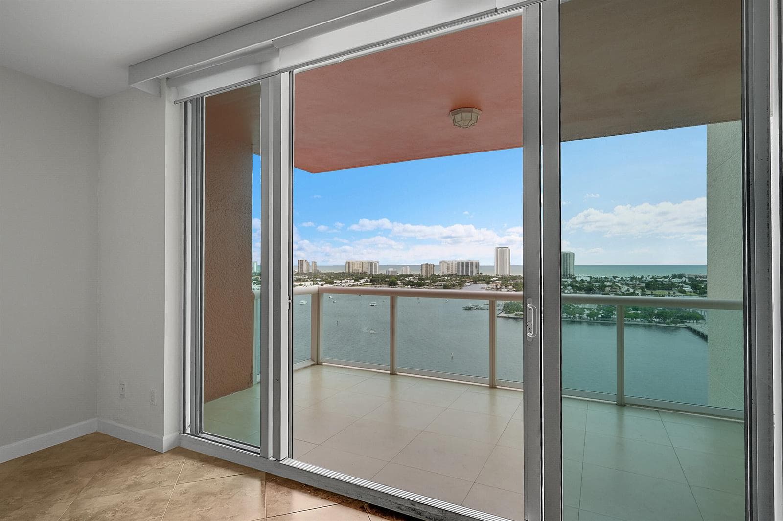2640 Lake Shore Drive 2011 photo 23