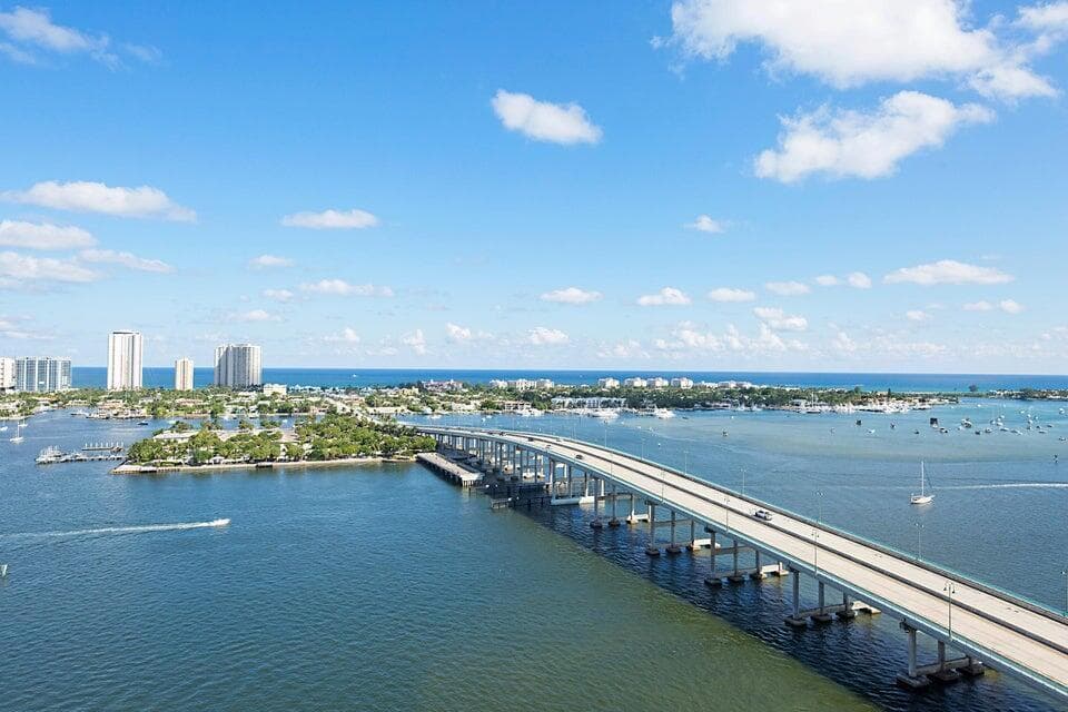 2640 Lake Shore Drive 2011 photo 2
