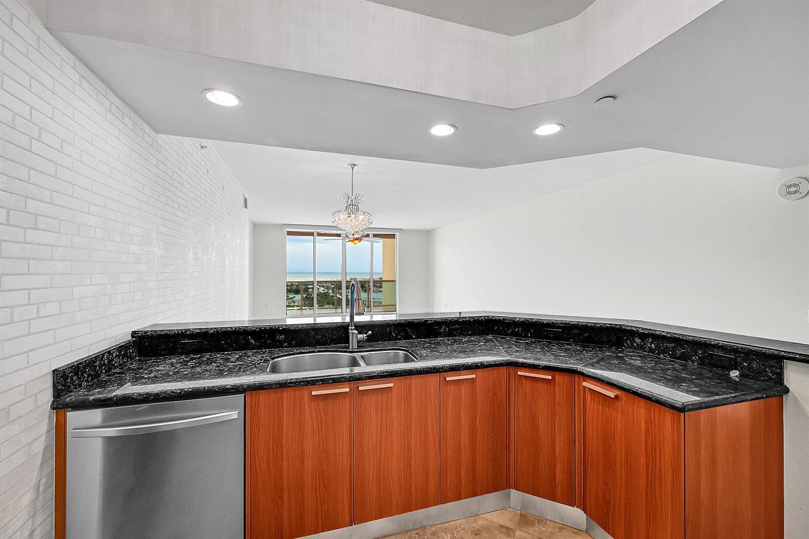 2640 Lake Shore Drive 2011 photo 13