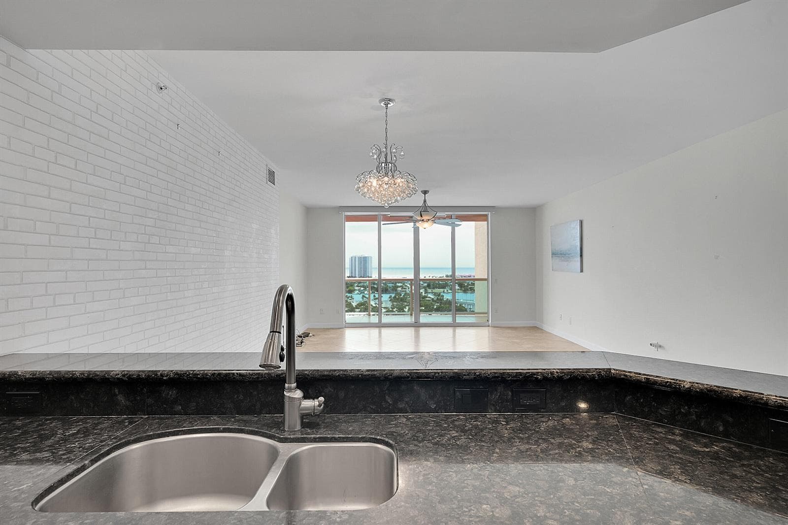 2640 Lake Shore Drive 2011 photo 16