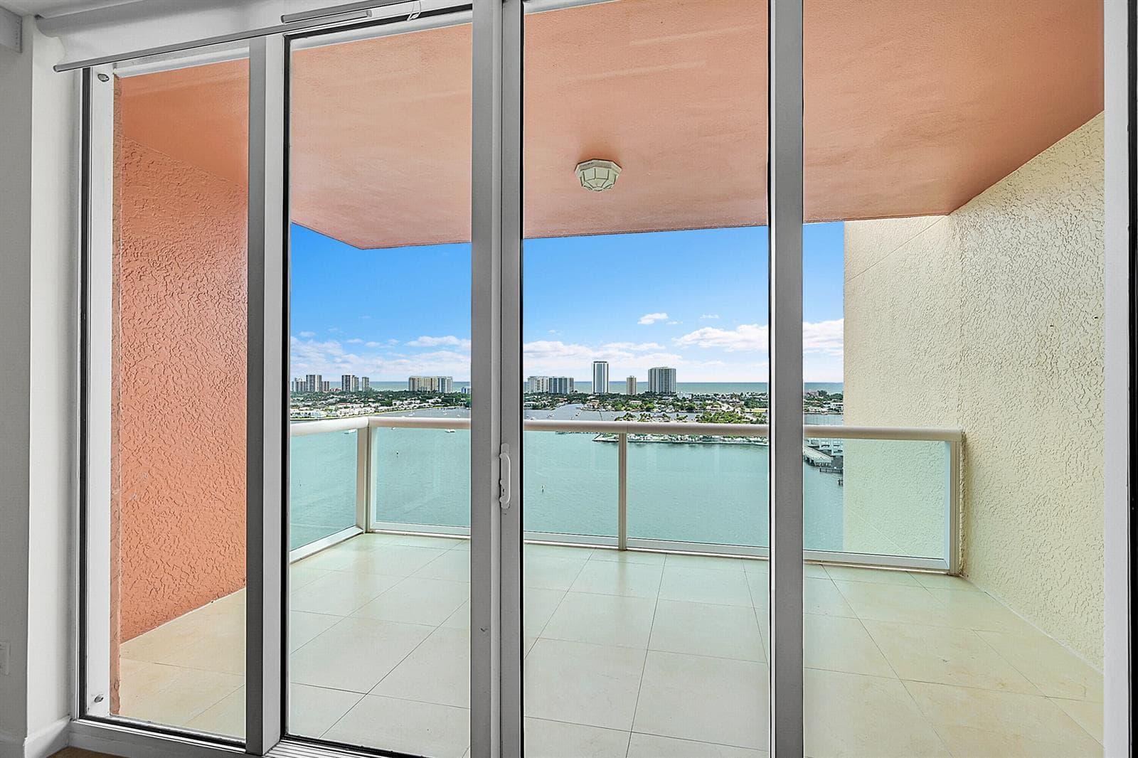 2640 Lake Shore Drive 2011 photo 22