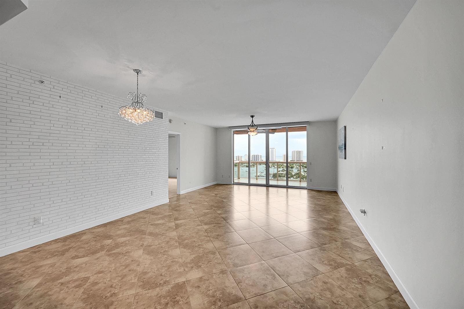 2640 Lake Shore Drive 2011 photo 20