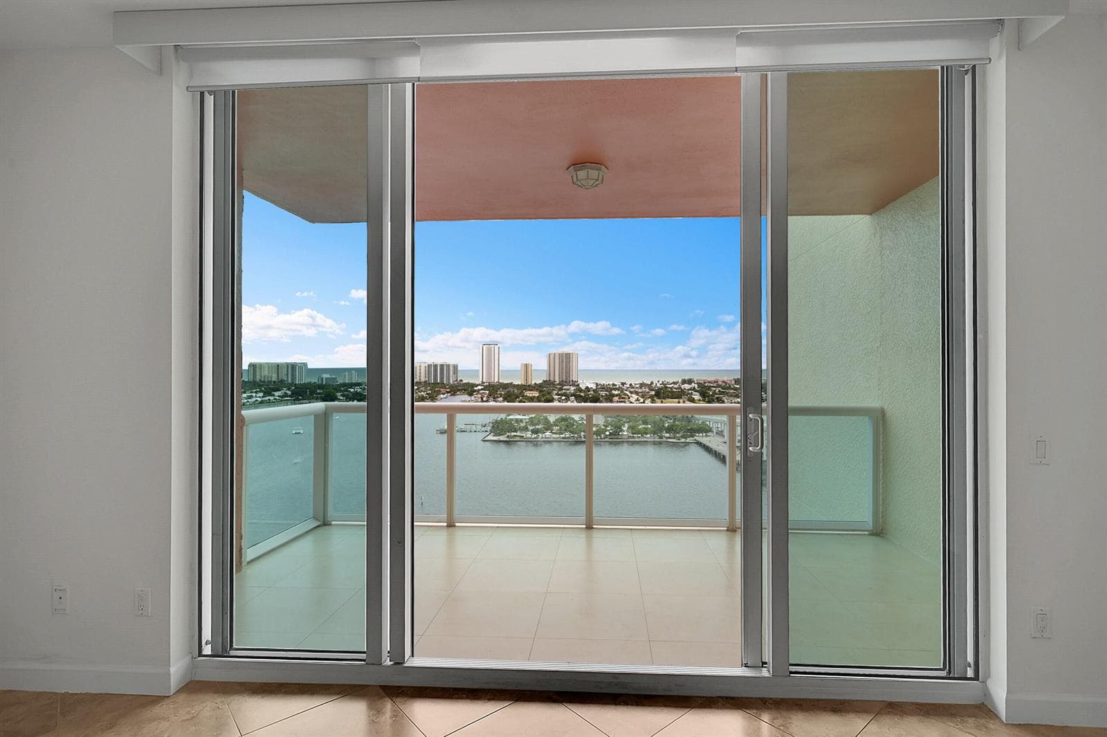 2640 Lake Shore Drive 2011 photo 24
