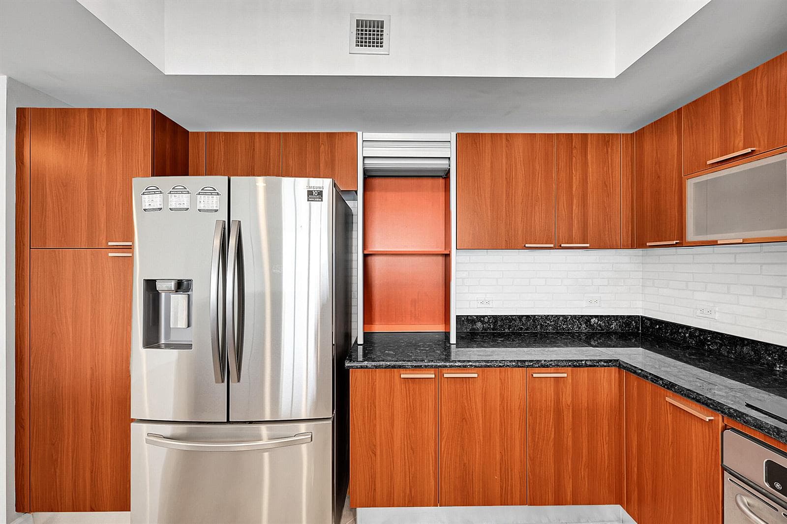 2640 Lake Shore Drive 2011 photo 15