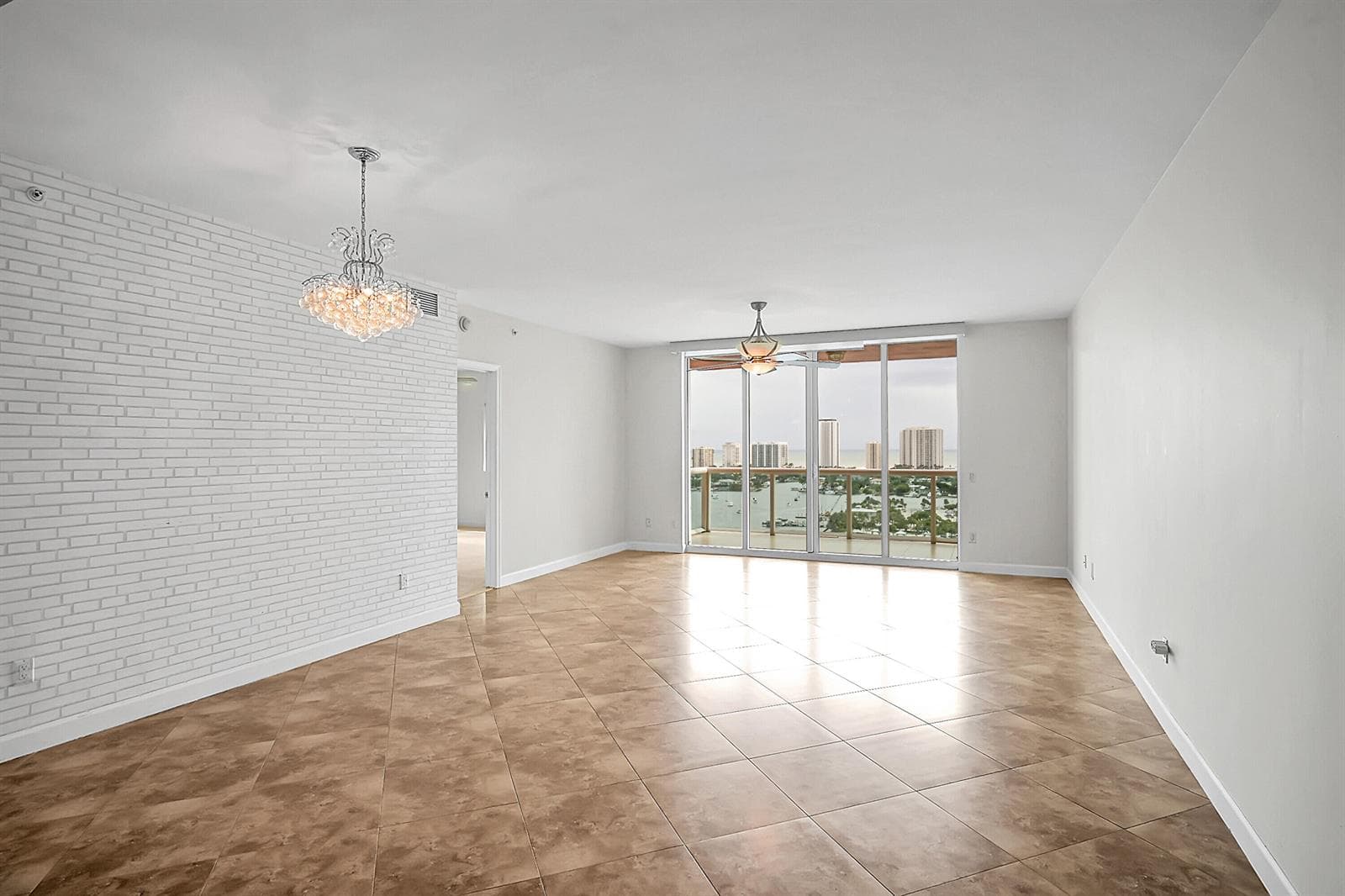 2640 Lake Shore Drive 2011 photo 21