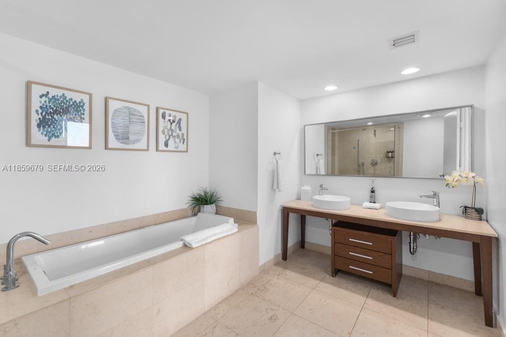 485 Brickell Ave 2210 photo 25