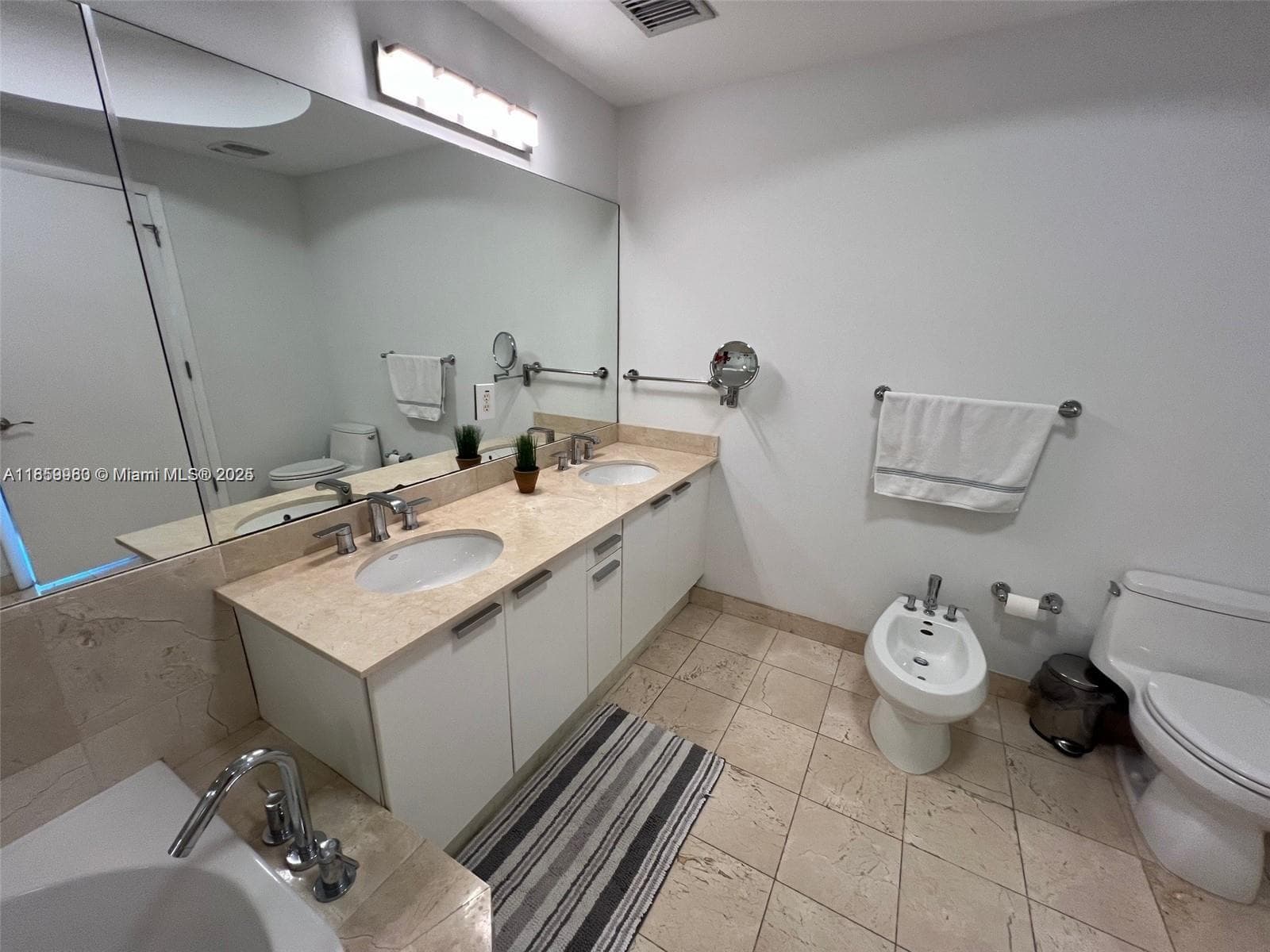 3131 NE 188th St 1-609 photo 23