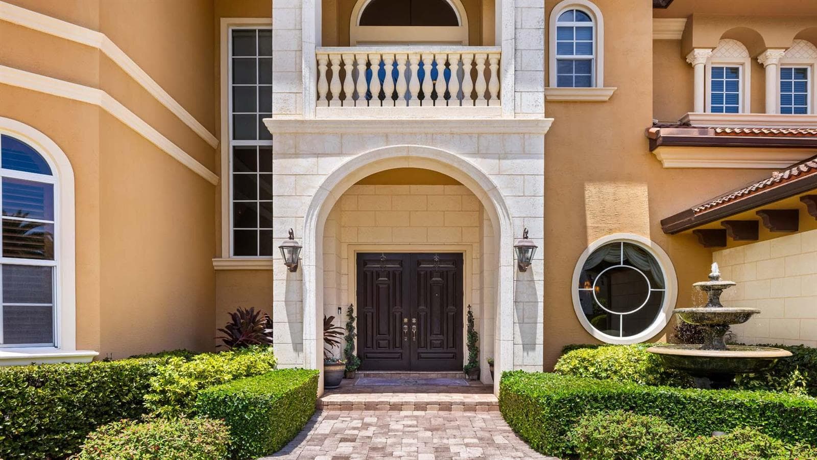 929 Banyan Drive photo 4
