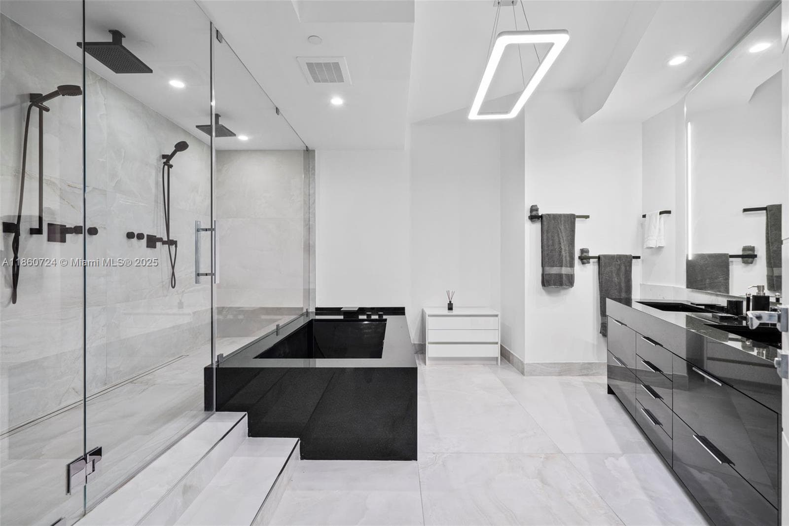 18555 Collins Ave 2105 photo 13