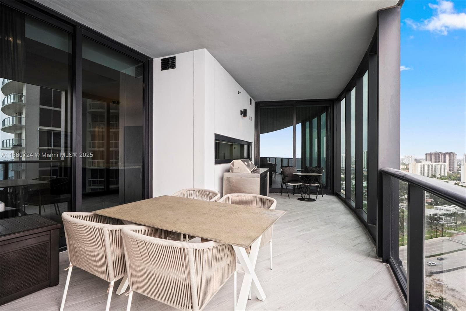 18555 Collins Ave 2105 photo 16