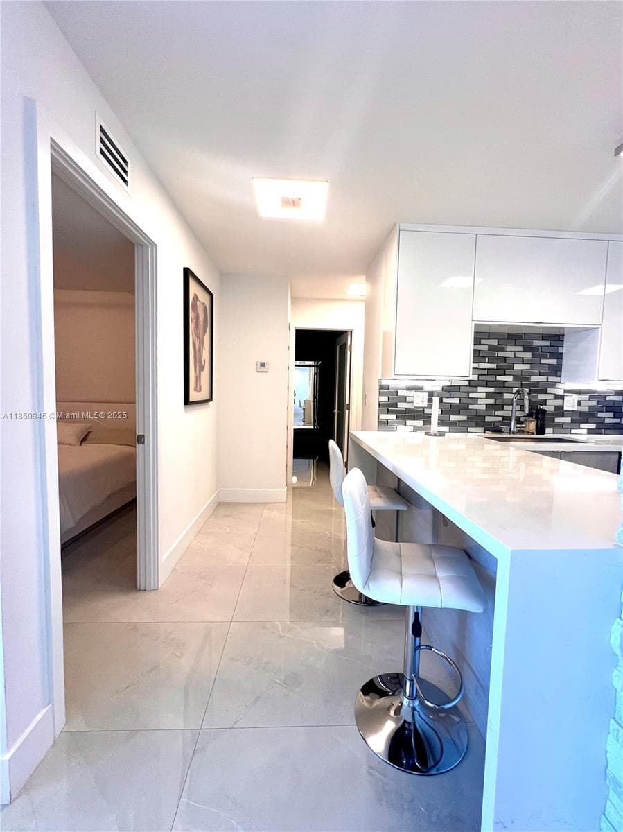 100 Bayview Dr 1524 photo 23