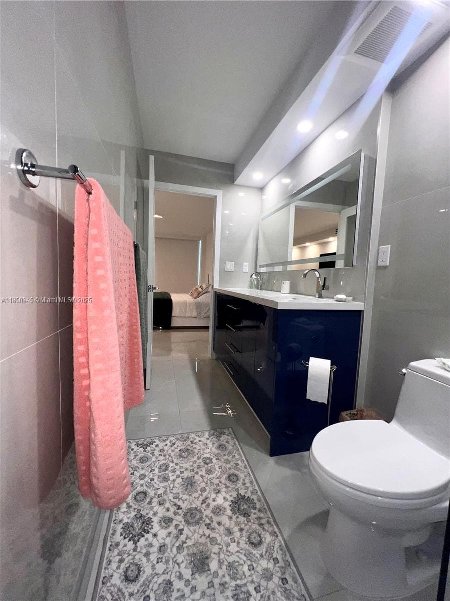 100 Bayview Dr 1524 photo 12
