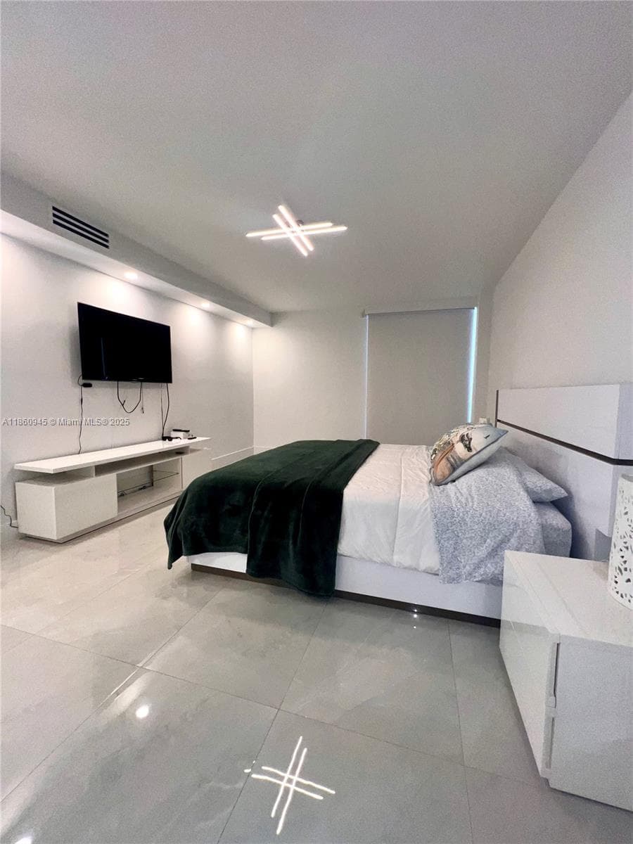 100 Bayview Dr 1524 photo 8